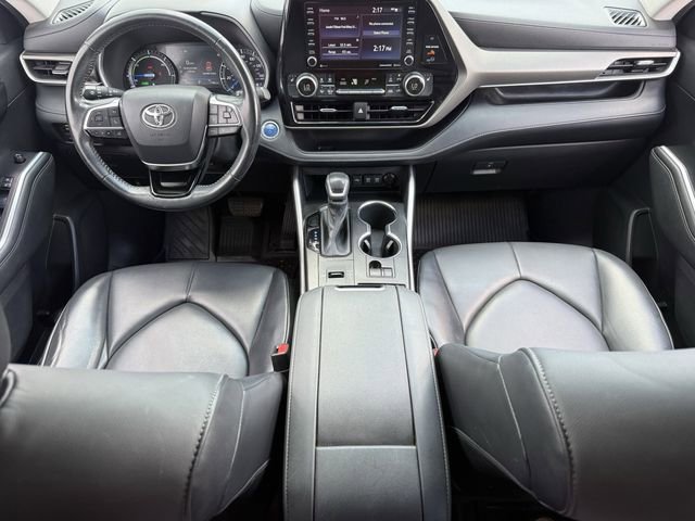 Used 2020 Toyota Highlander XLE AWD/4WD image 12