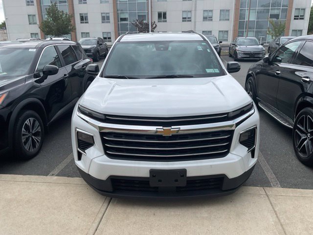Used 2026 Chevrolet Traverse LT AWD/4WD image 2