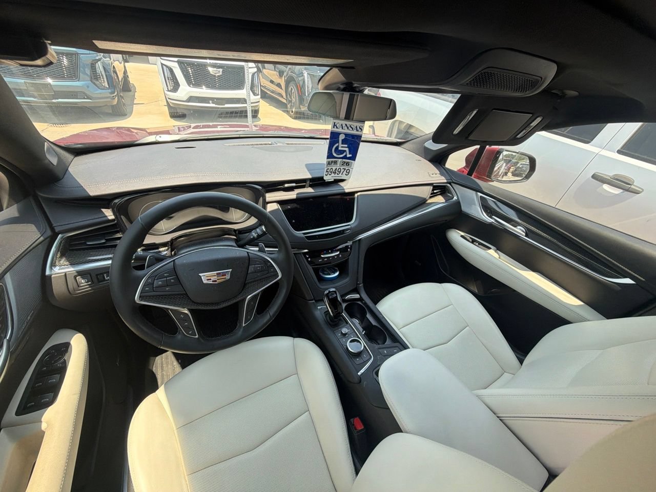 Certified 2025 Cadillac XT5 Sportv w/ LPO, Floor Liner Package AWD/4WD image 8