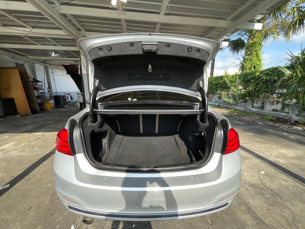 Used 2018 BMW 330i xDrive Sedan AWD/4WD image 16