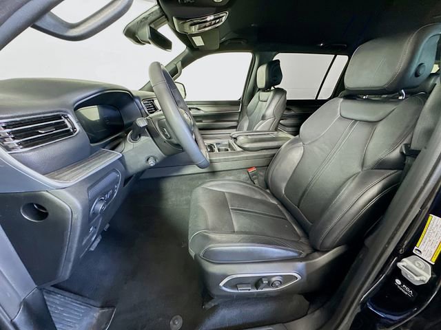 Used 2024 Jeep Wagoneer L Series II w/ Flexible Seating Group image 12