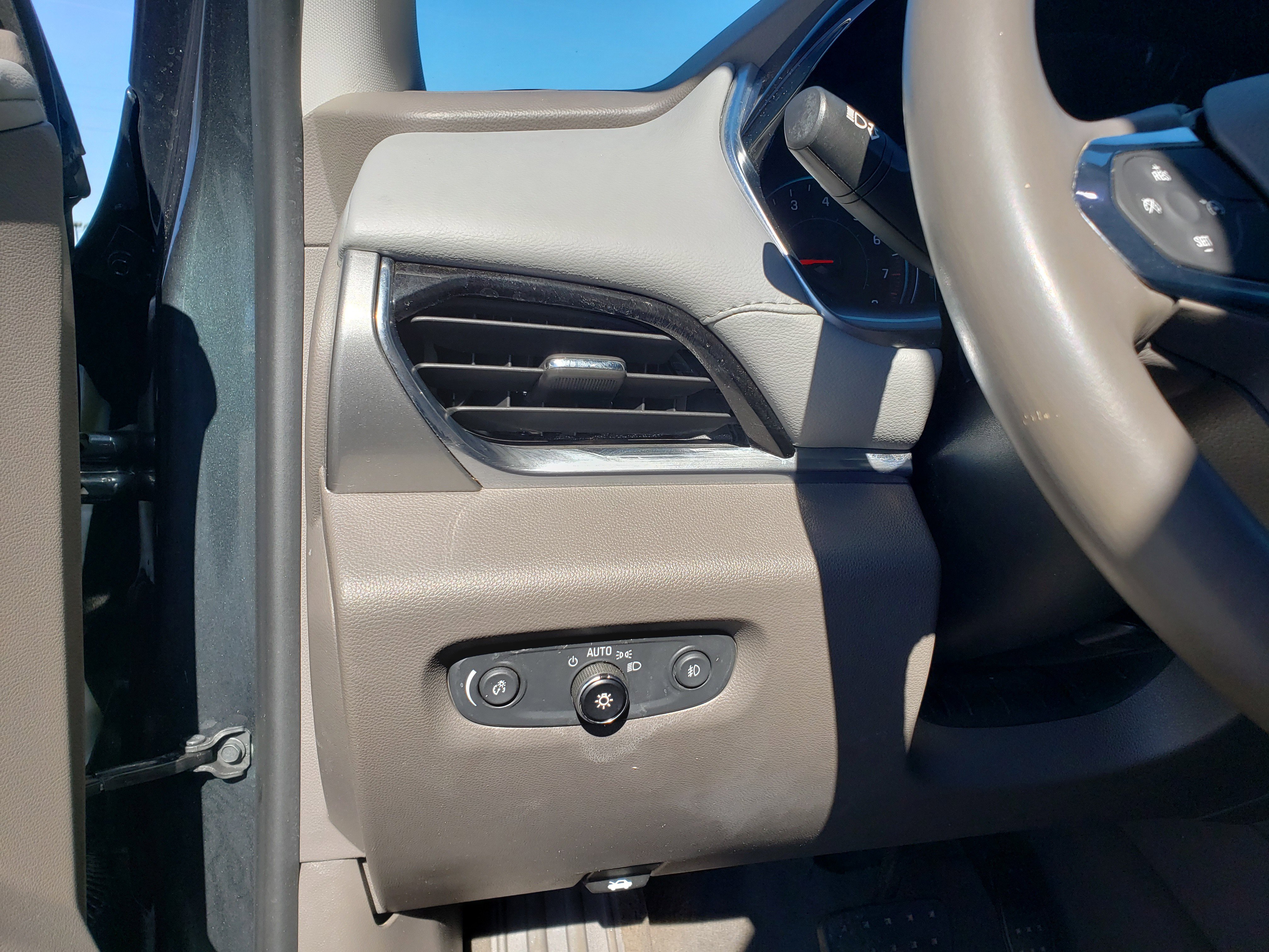Used 2019 Chevrolet Traverse LT image 11