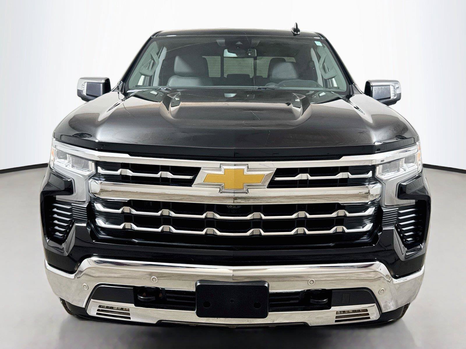 Used 2022 Chevrolet Silverado 1500 LTZ w/ LTZ Convenience Package II AWD/4WD image 2
