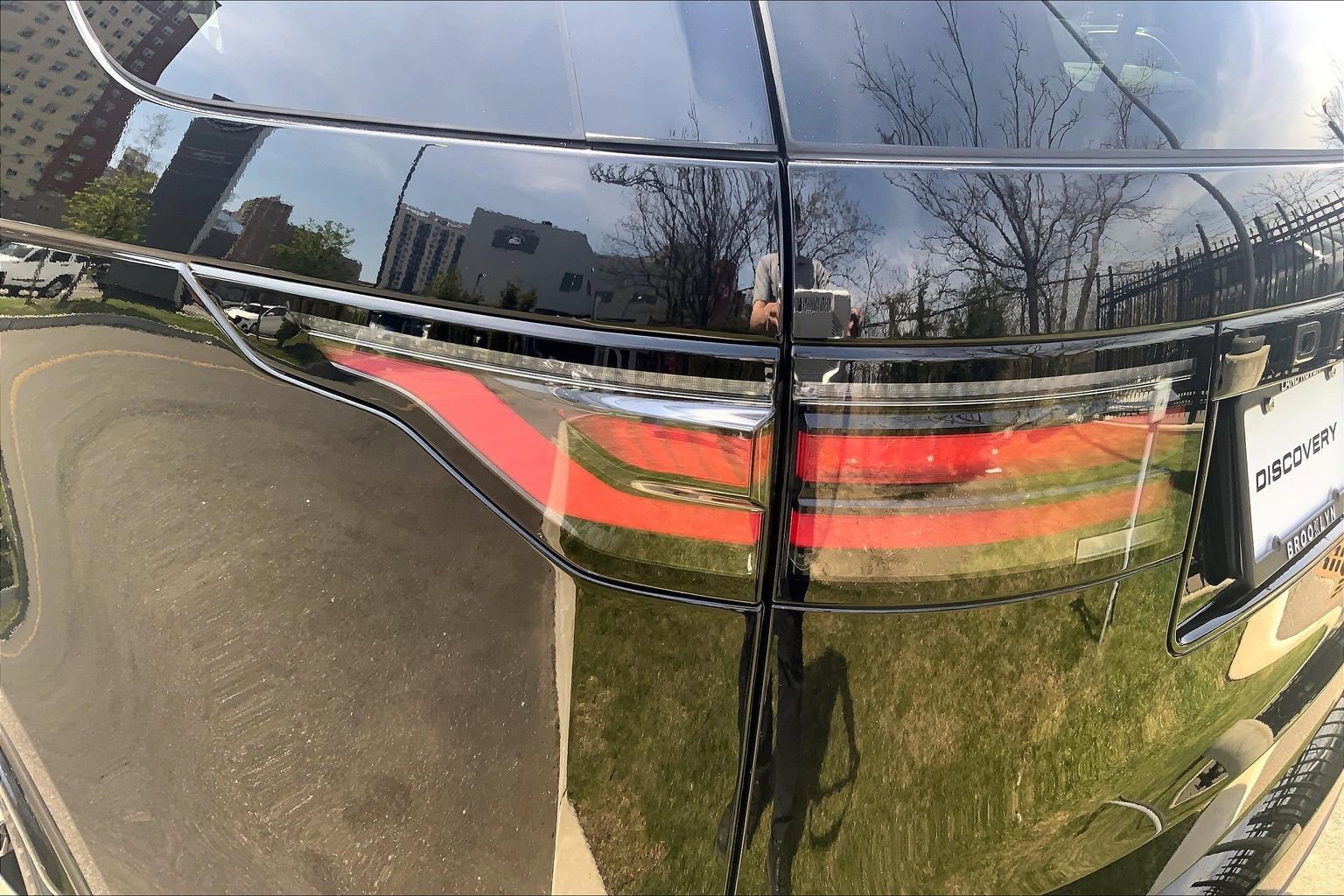 Certified 2025 Land Rover Discovery Dynamic SE AWD/4WD image 28