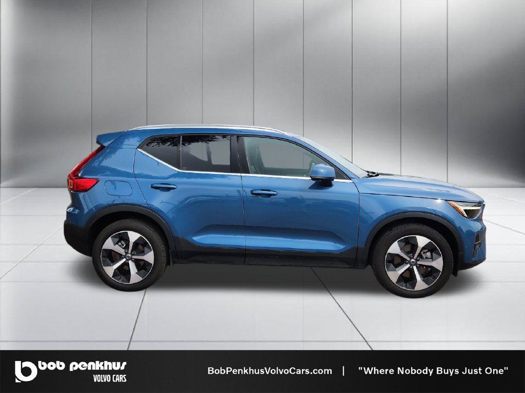 Used 2025 Volvo XC40 B5 Plus AWD/4WD image 24