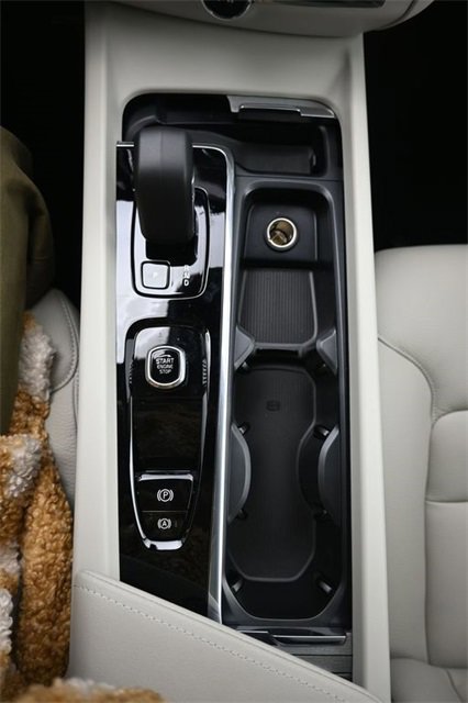 New 2026 Volvo V60 B5 Cross Country Plus w/ Protection Package Premier image 11