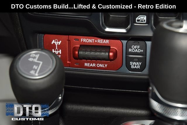 Used 2025 Jeep Wrangler Unlimited Rubicon w/ Convenience Group AWD/4WD image 35