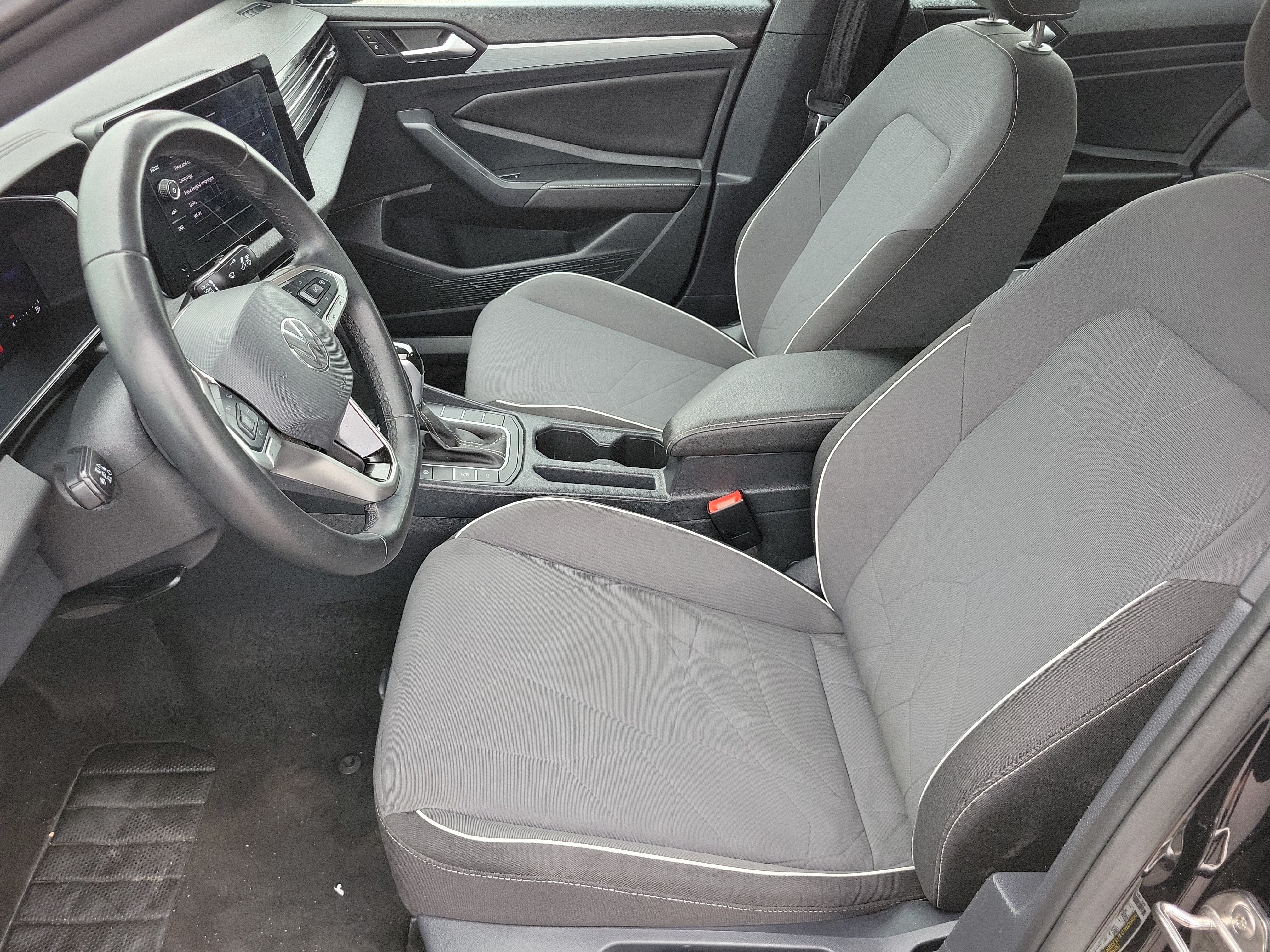 Used 2025 Volkswagen Jetta Sport FWD image 9