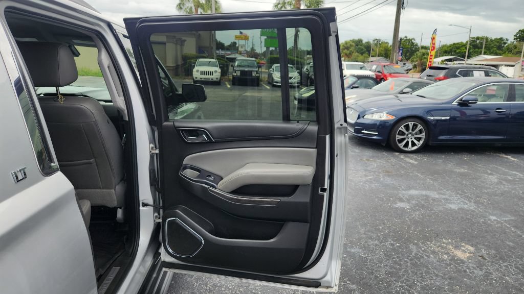 Used 2018 Chevrolet Suburban LT RWD image 13