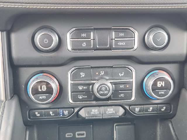 Used 2023 Chevrolet Suburban Premier AWD/4WD image 17