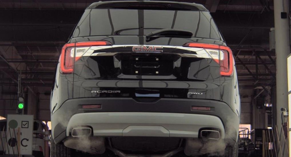 Used 2023 GMC Acadia SLE w/ Driver Convenience Package image 7