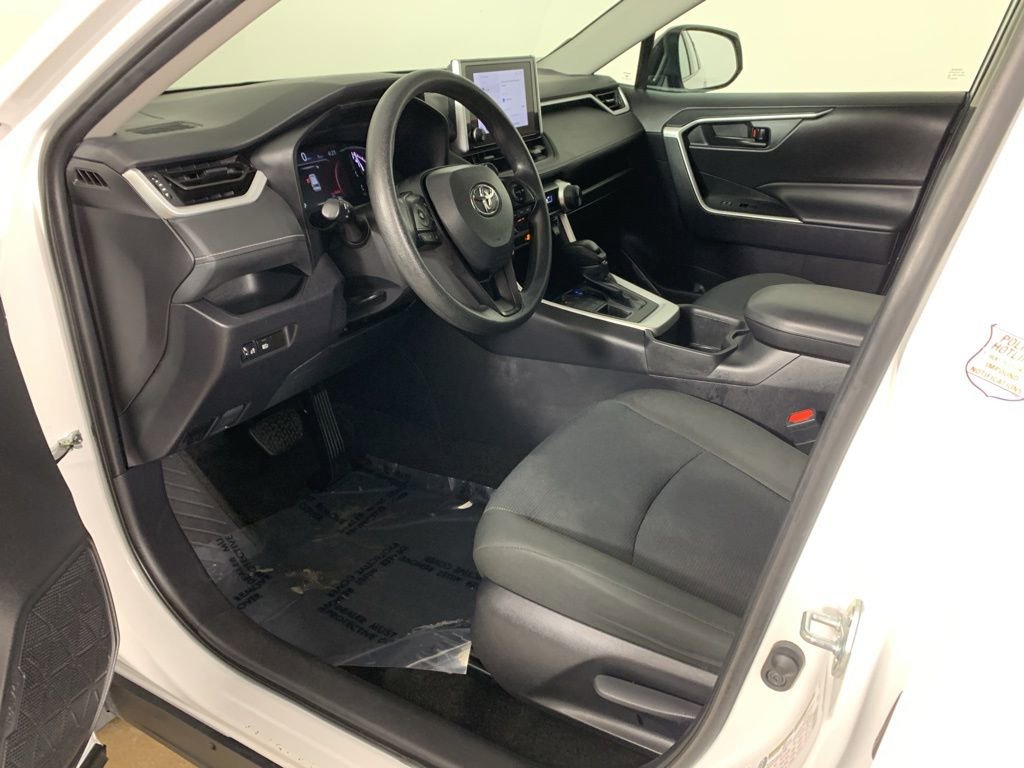 Used 2024 Toyota RAV4 LE AWD/4WD image 29