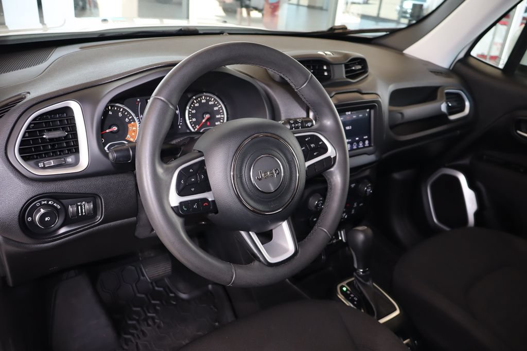 Used 2019 Jeep Renegade Latitude FWD image 17
