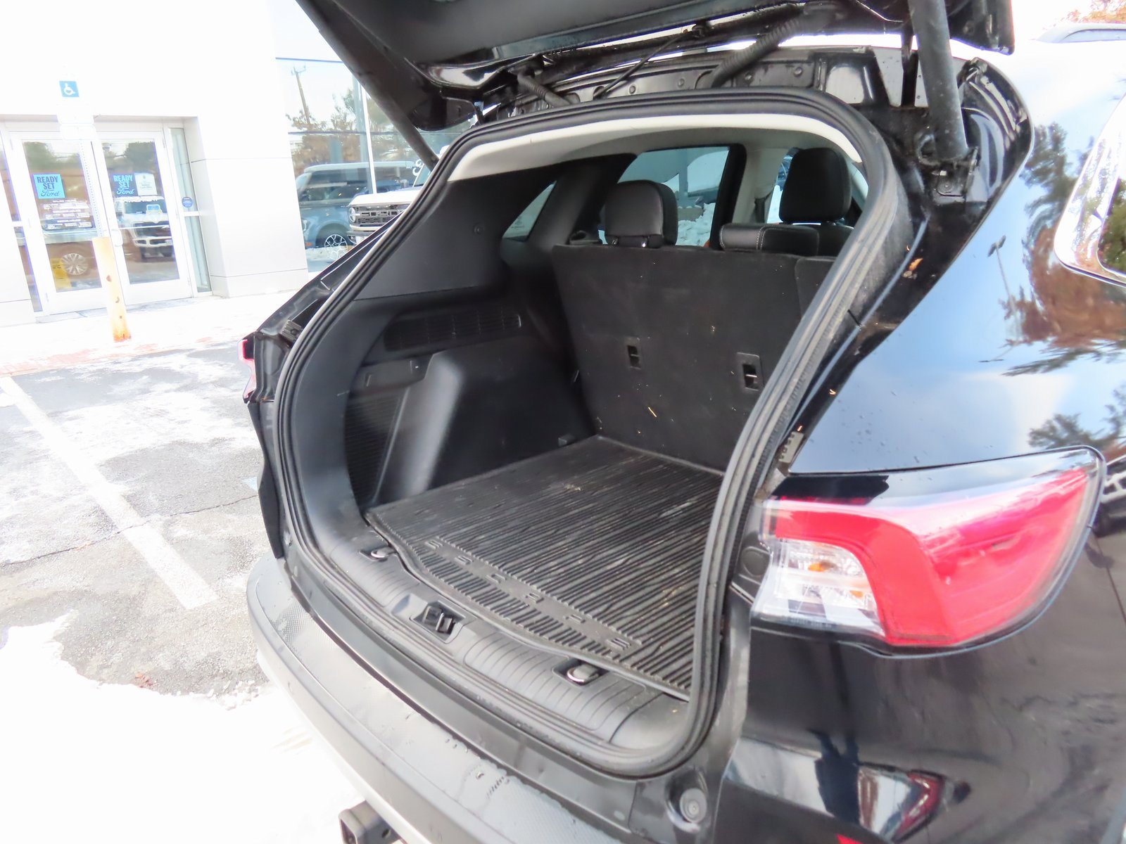 Certified 2022 Ford Escape Titanium w/ Class II Trailer Tow Package image 39