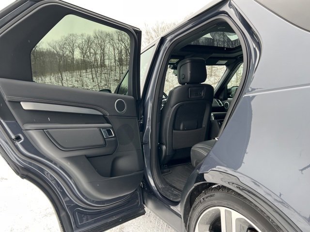 Used 2024 Land Rover Discovery Dynamic SE image 22