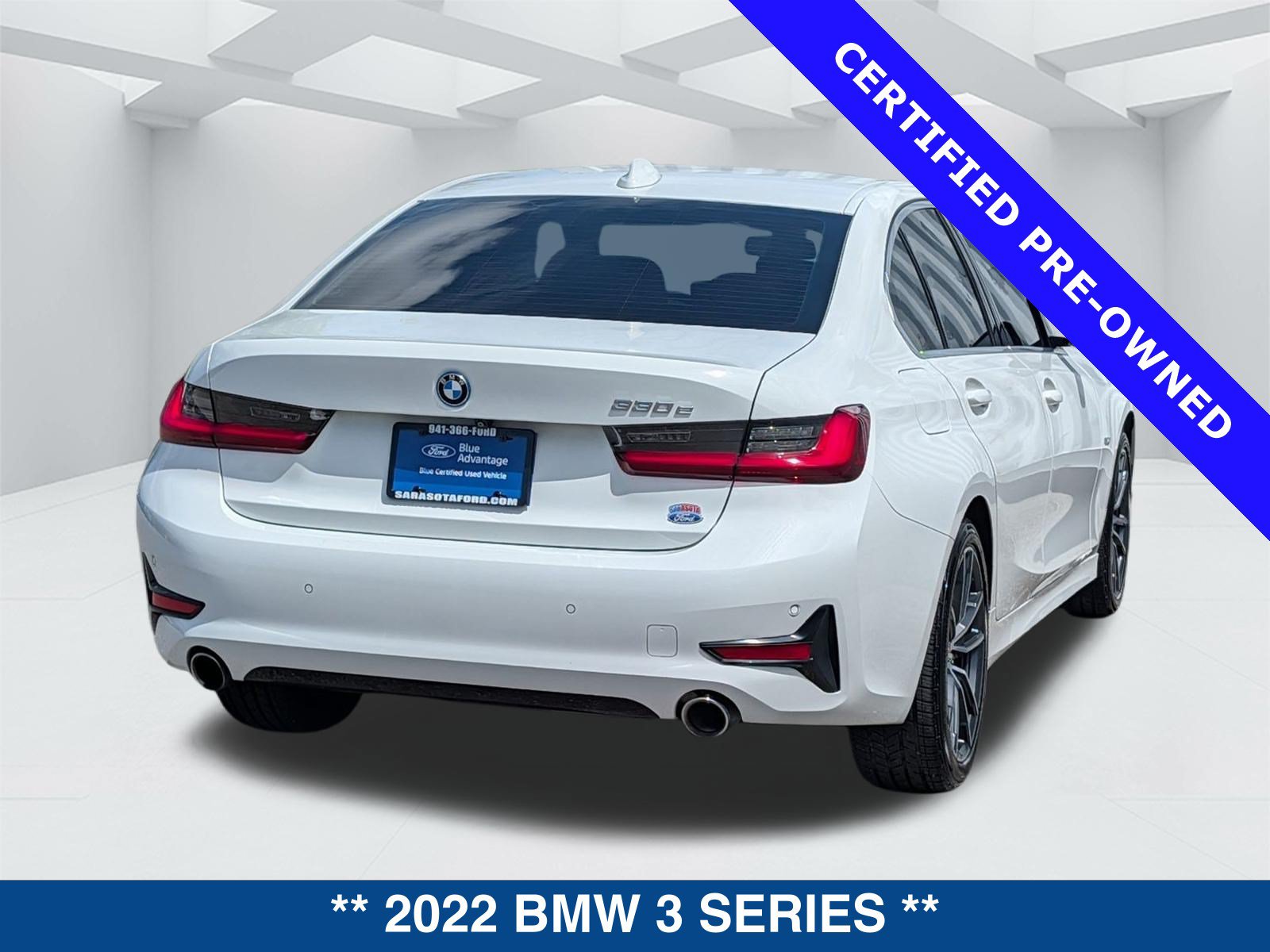 Used 2022 BMW 330e w/ Convenience Package RWD image 5