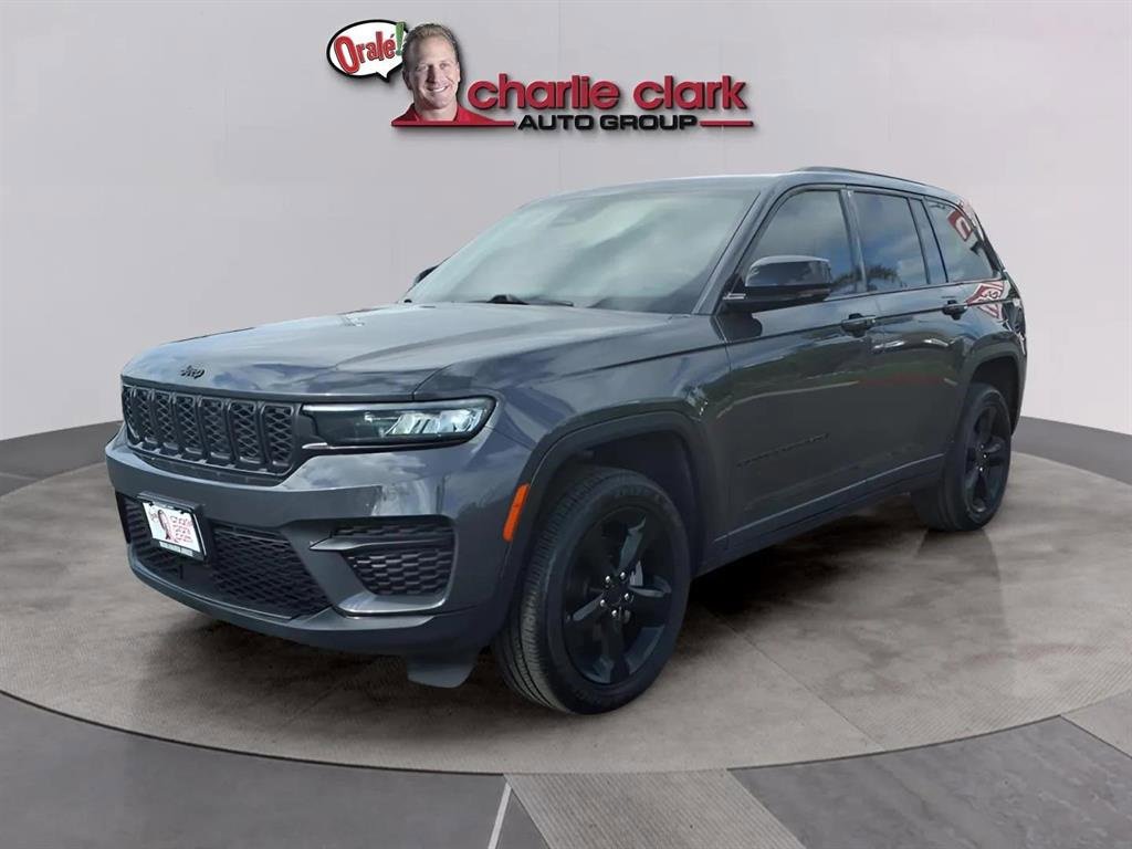Used 2024 Jeep Grand Cherokee Altitude image 1
