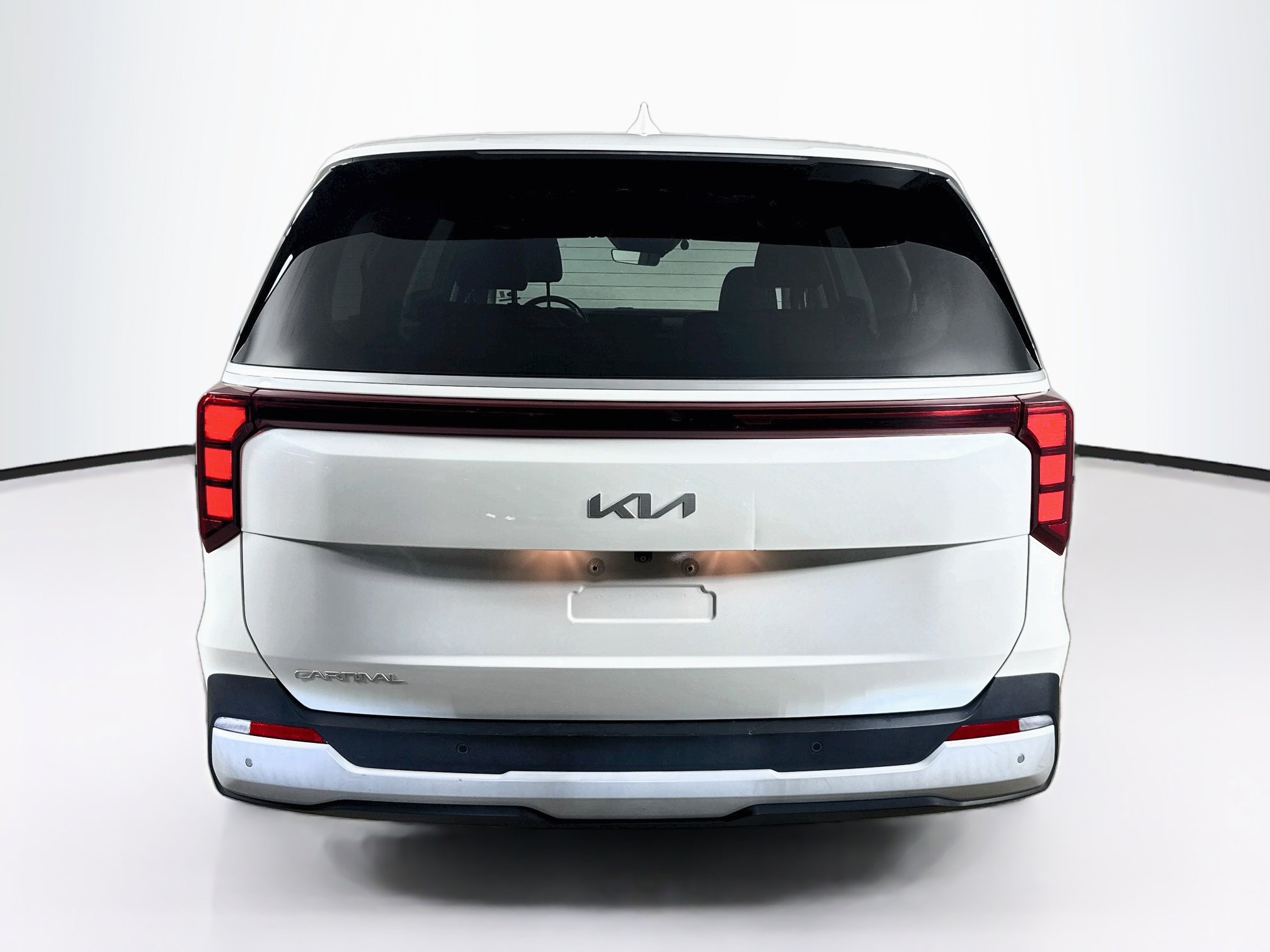 Used 2025 Kia Carnival FWD image 32