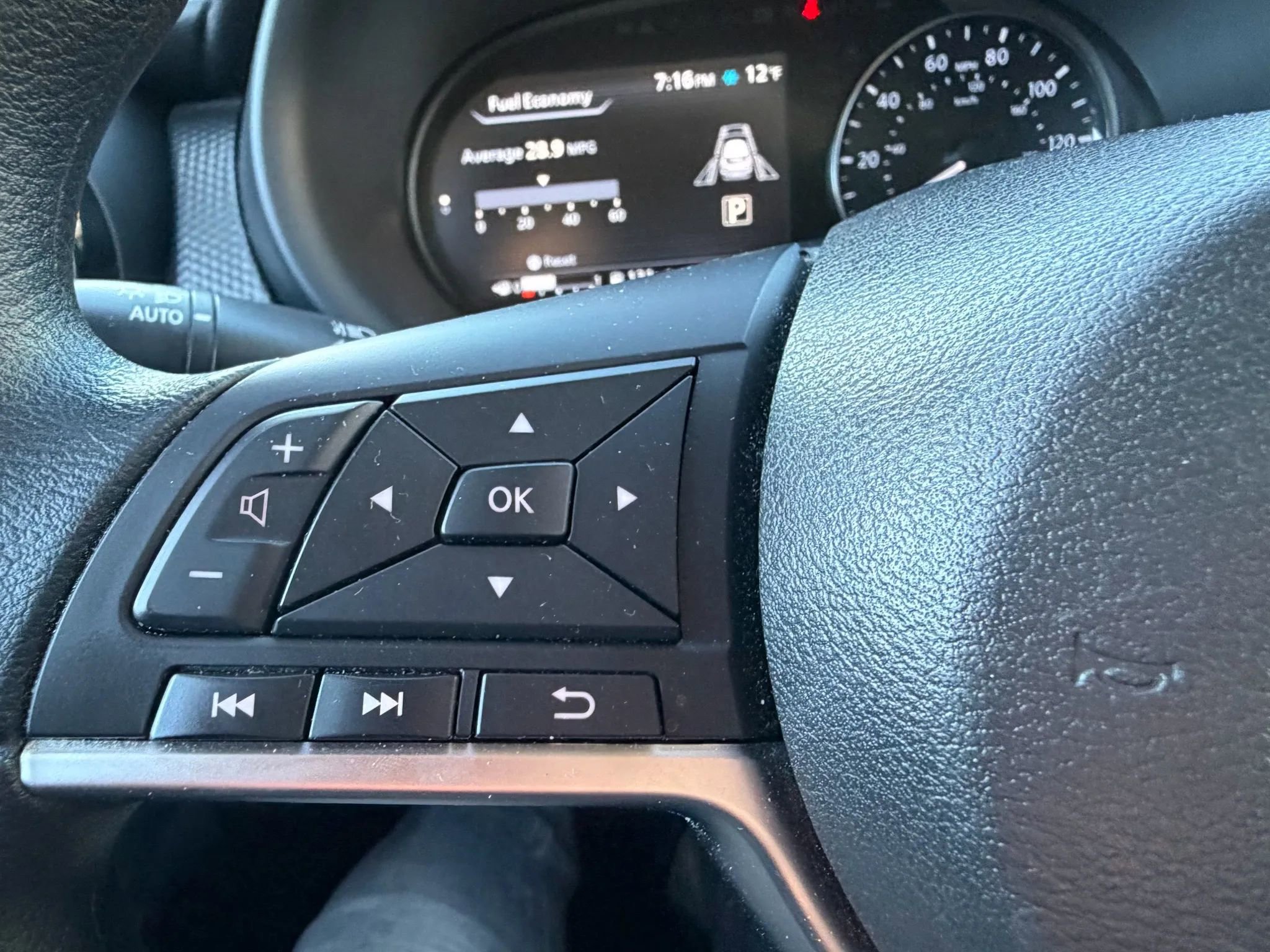 Used 2022 Nissan Kicks SV FWD image 11