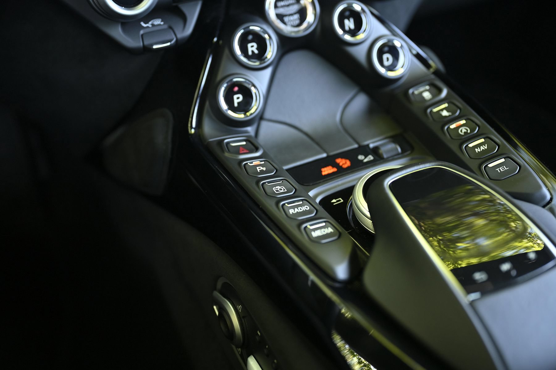 Used 2020 Aston Martin V8 Vantage Coupe RWD image 36
