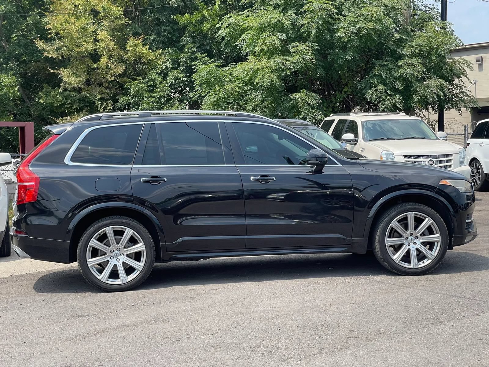 Used 2016 Volvo XC90 T6 Momentum AWD/4WD image 2