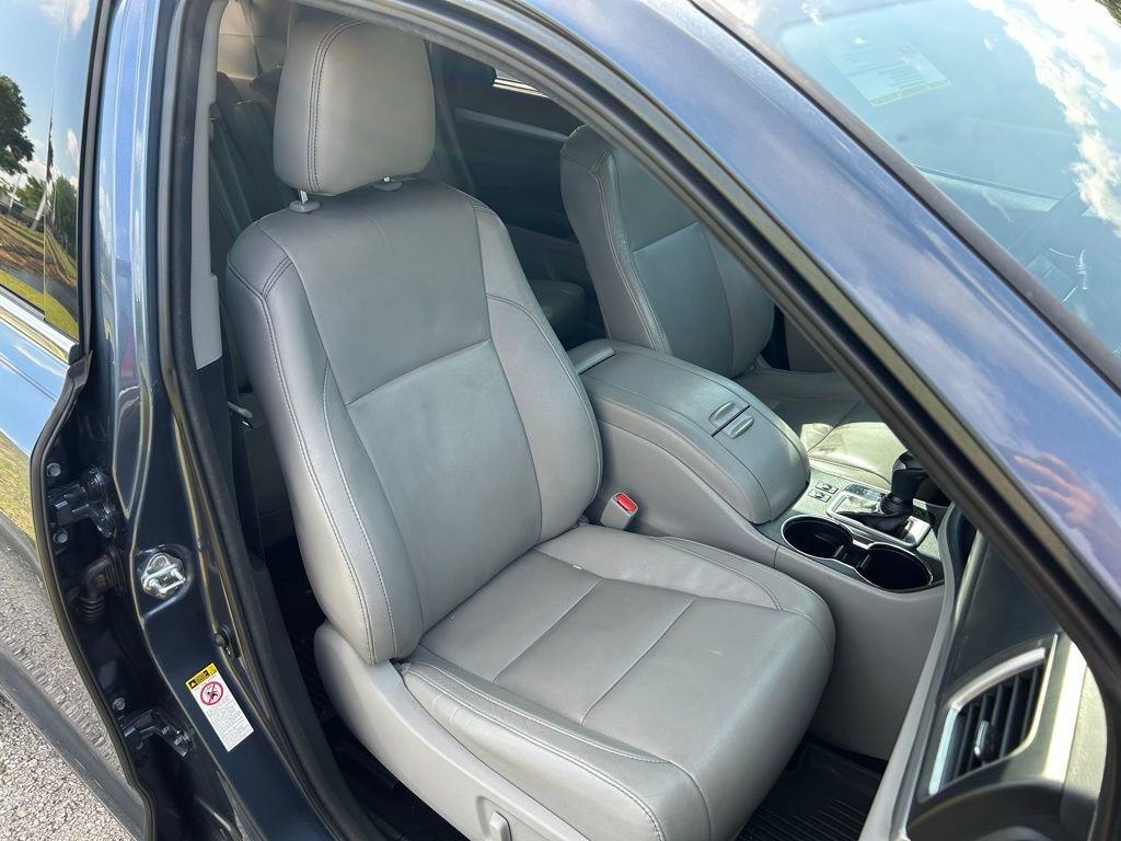 Used 2018 Toyota Highlander XLE FWD image 16