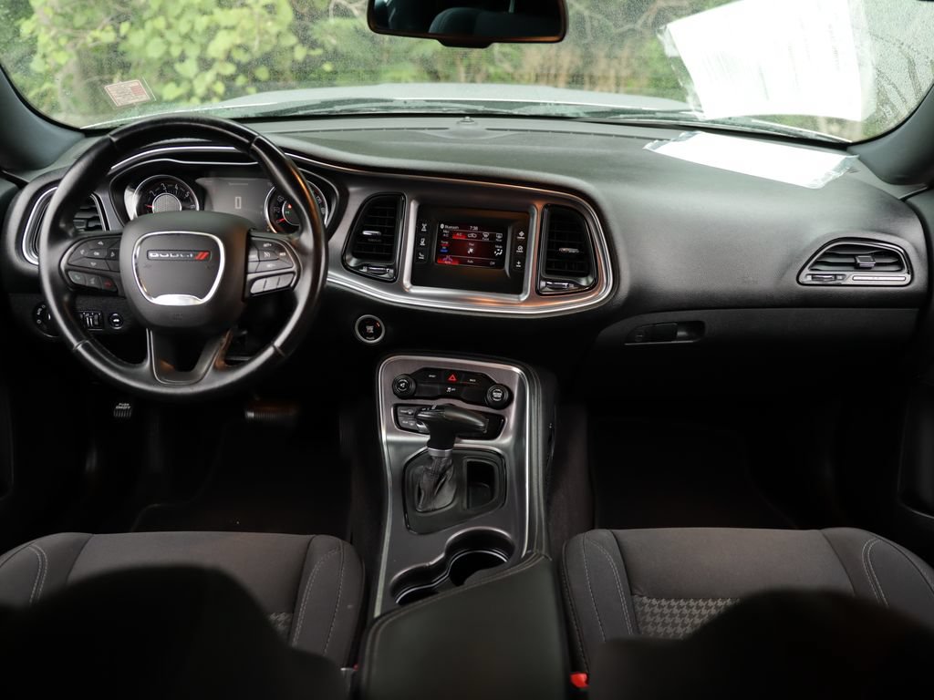 Used 2016 Dodge Challenger SXT RWD image 18