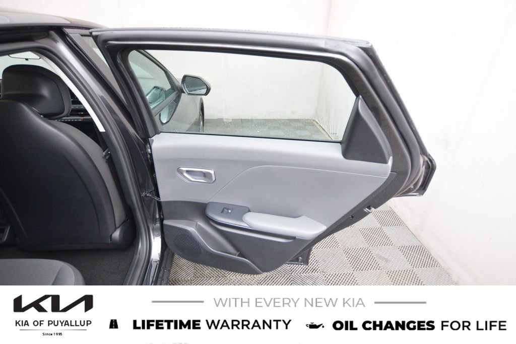 New 2025 Kia K4 LX image 13