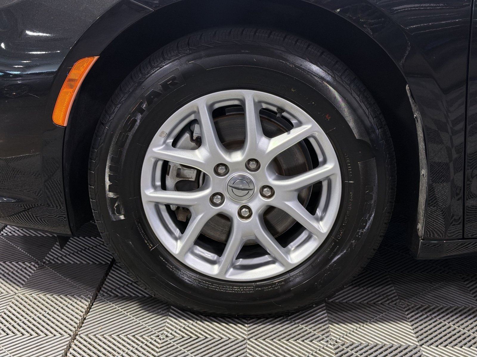 Used 2023 Chrysler Pacifica Touring-L FWD image 16