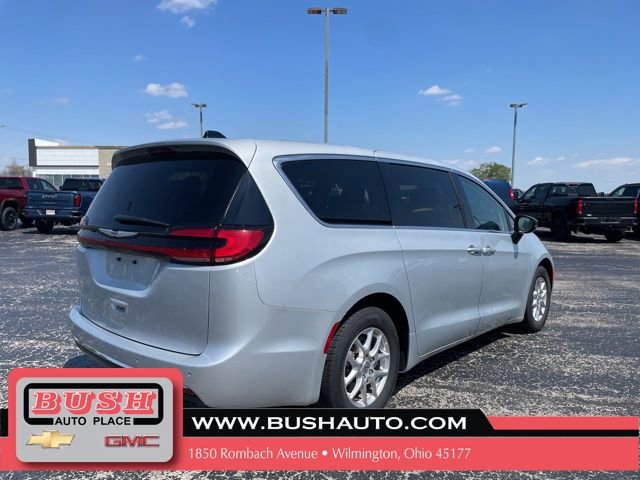 Used 2024 Chrysler Pacifica Touring-L FWD image 7