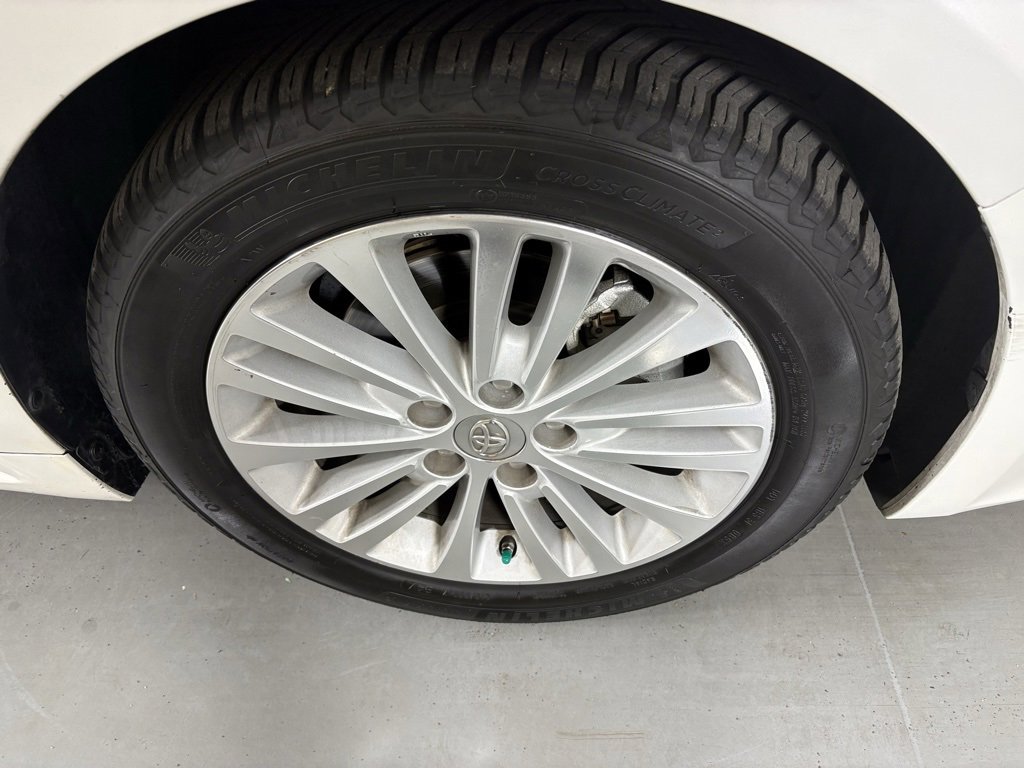 Used 2015 Toyota Avalon Limited image 11