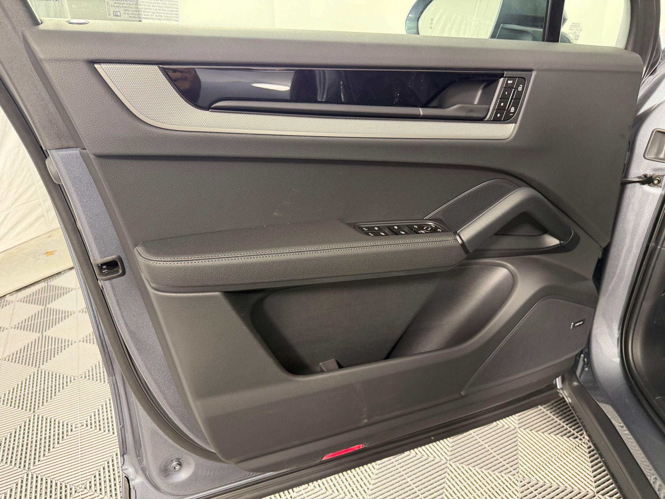 Certified 2026 Porsche Cayenne AWD/4WD image 14