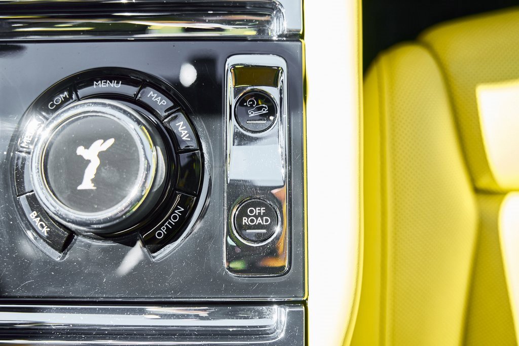 Used 2022 Rolls-Royce Cullinan Black Badge w/ Dark Exterior Package image 73