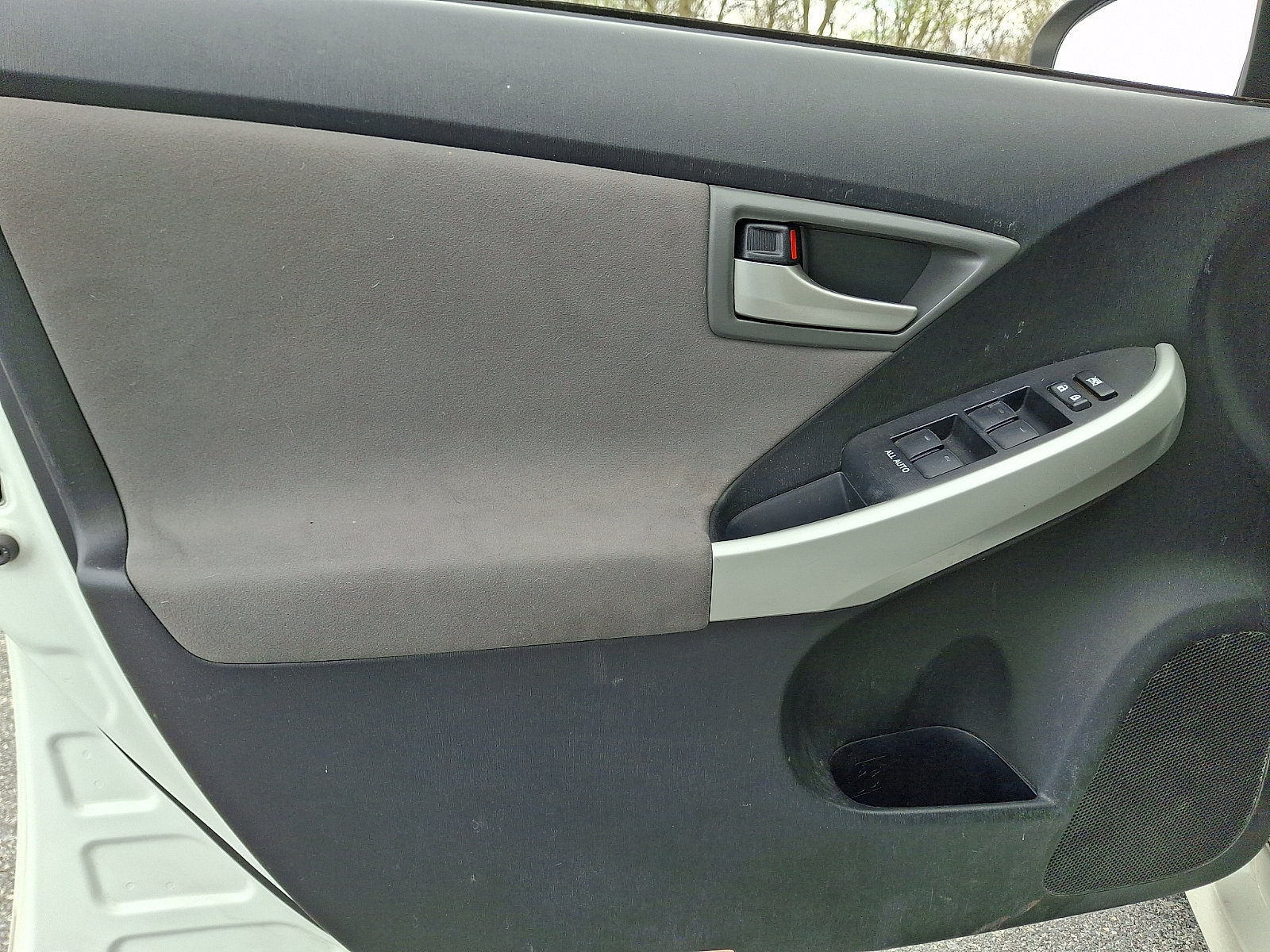 Used 2014 Toyota Prius Two FWD image 12