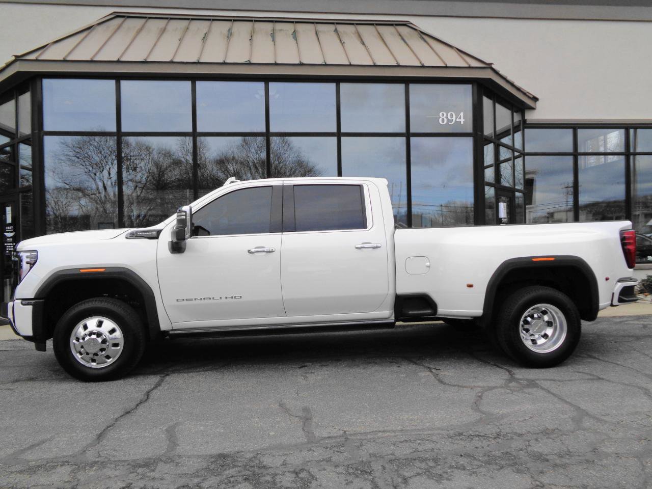 Used 2025 GMC Sierra 3500 Denali Ultimate image 8