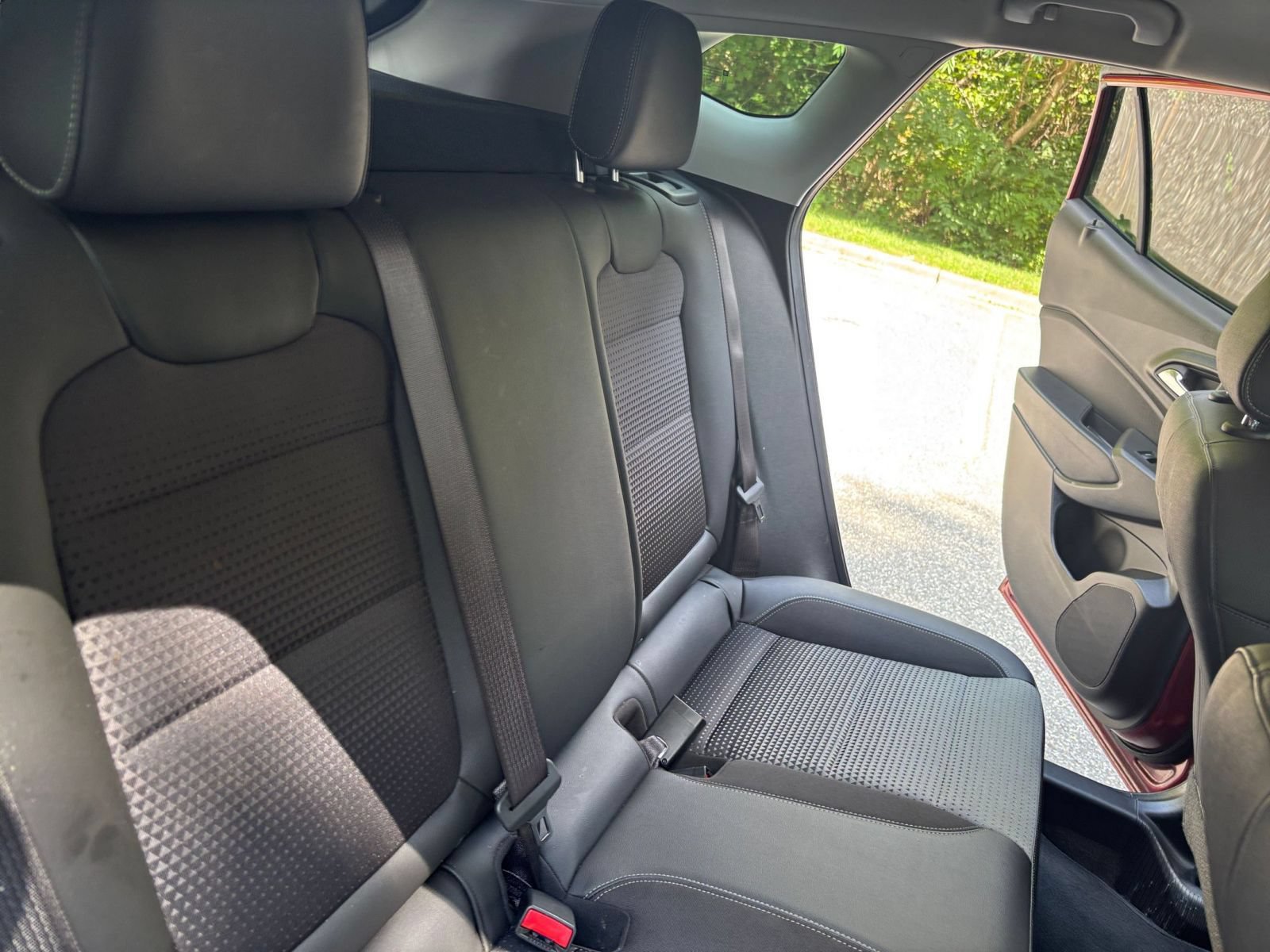 Used 2025 Chevrolet Trax LT w/ LT Convenience Package FWD image 35