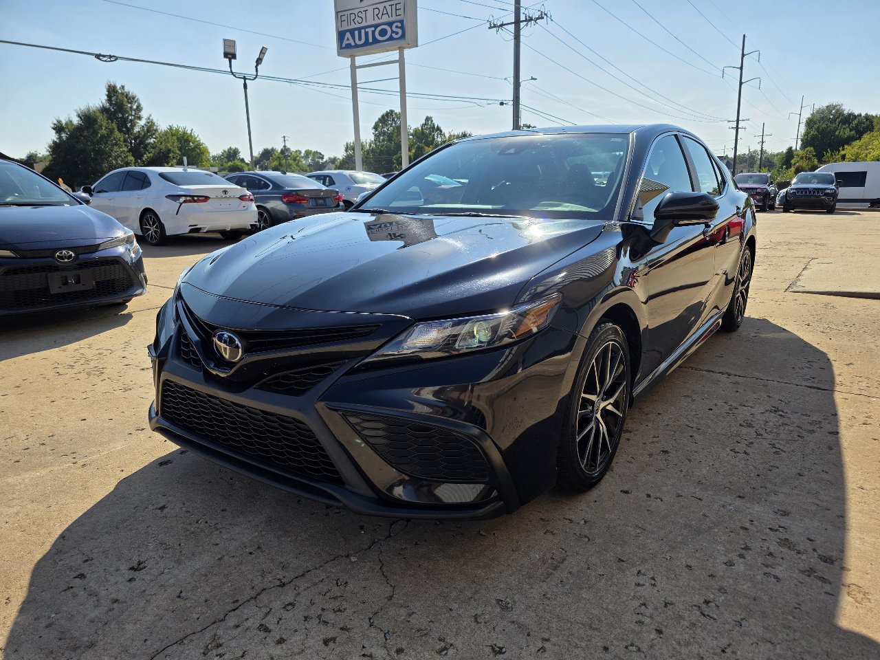 Used 2024 Toyota Camry SE image 3