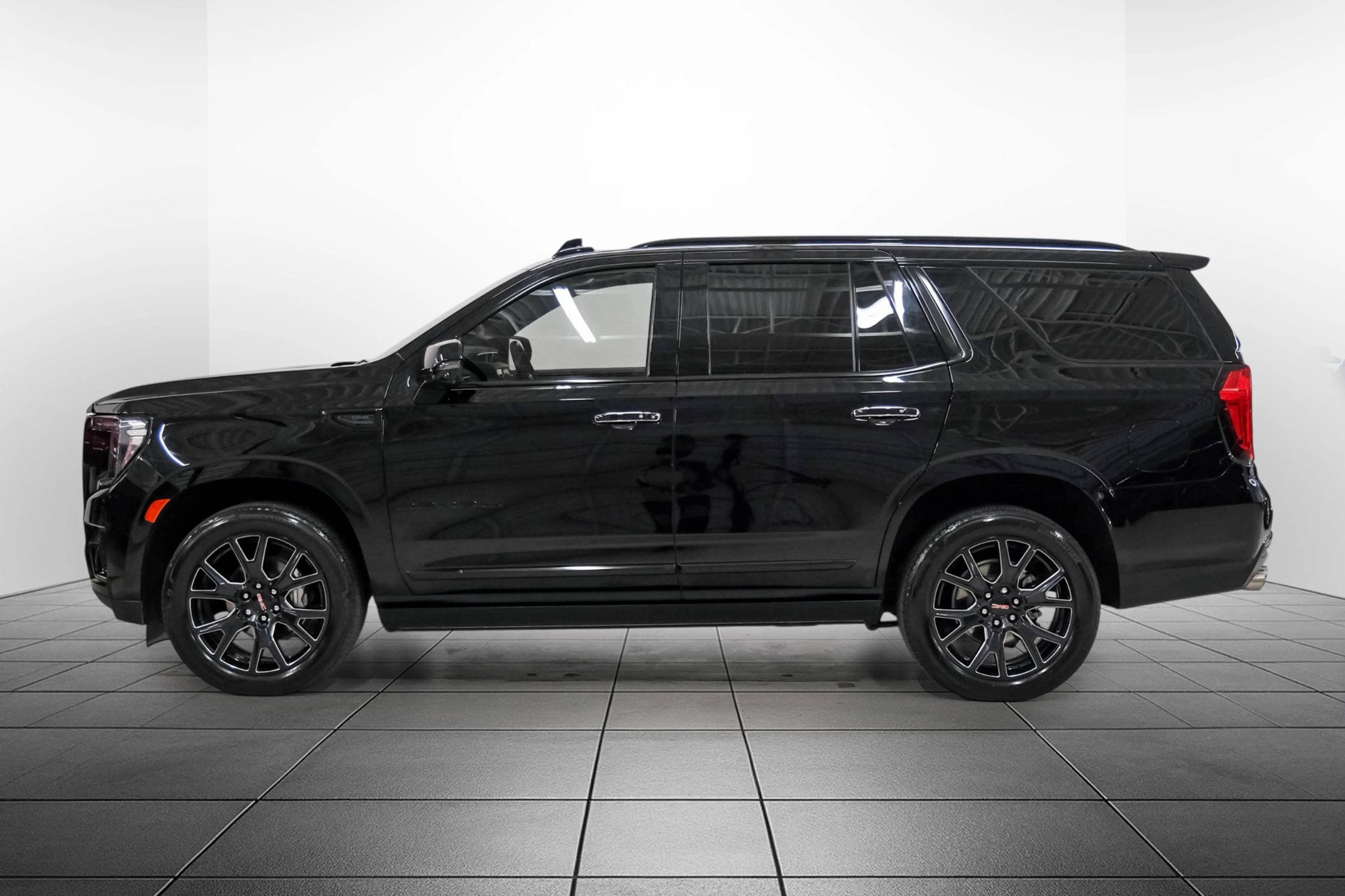 Used 2023 GMC Yukon Denali w/ LPO, Floor Liner Package RWD image 11