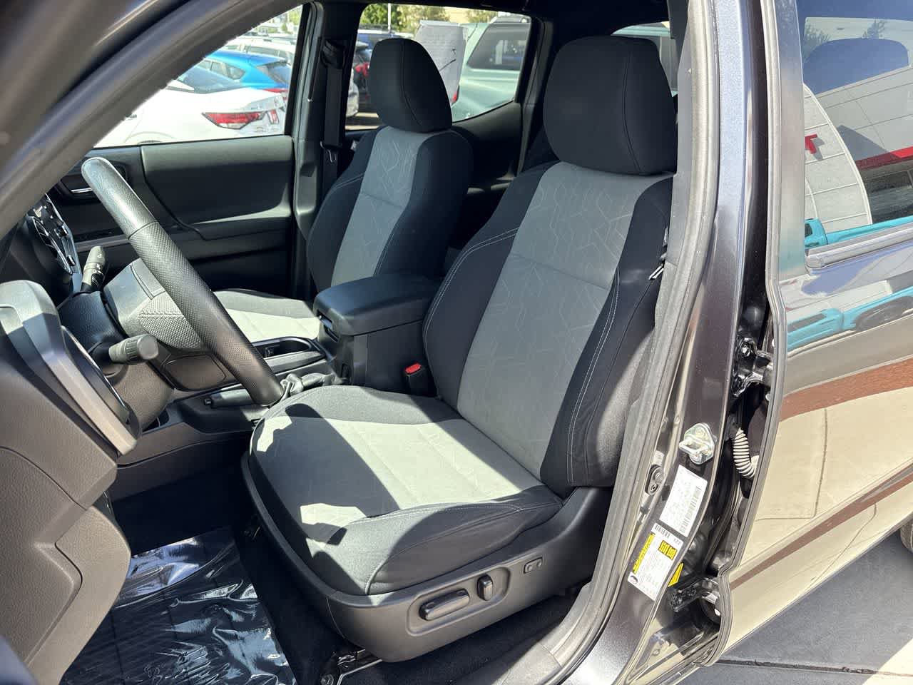 Used 2020 Toyota Tacoma TRD Off-Road AWD/4WD image 11