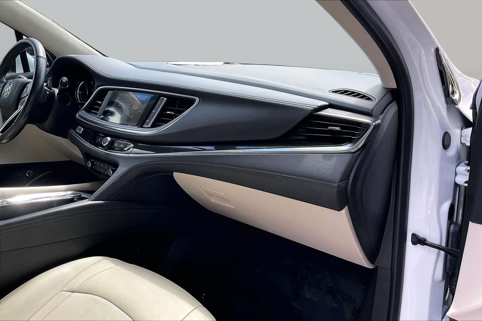 Used 2023 Buick Enclave Essence FWD image 31