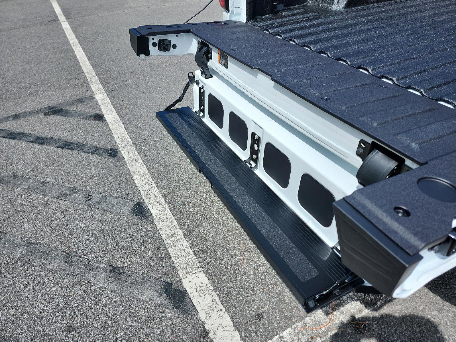 New 2026 GMC Sierra 1500 SLT image 10