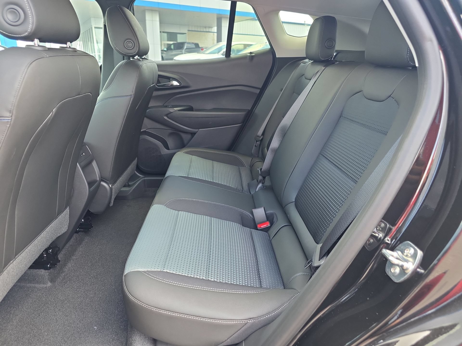 New 2026 Chevrolet Trax LT w/ Midnight Edition FWD image 11