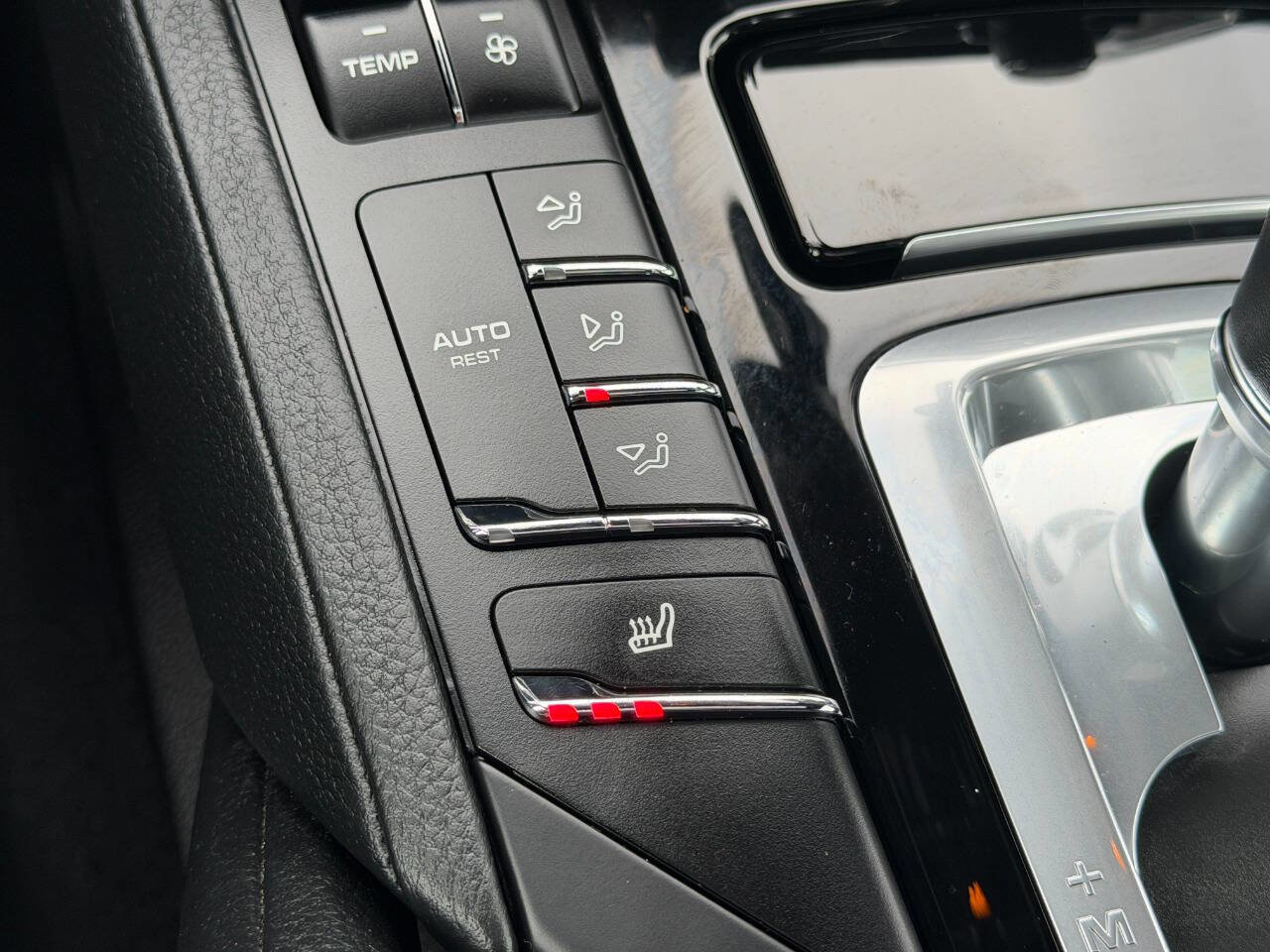 Used 2015 Porsche Cayenne S image 54