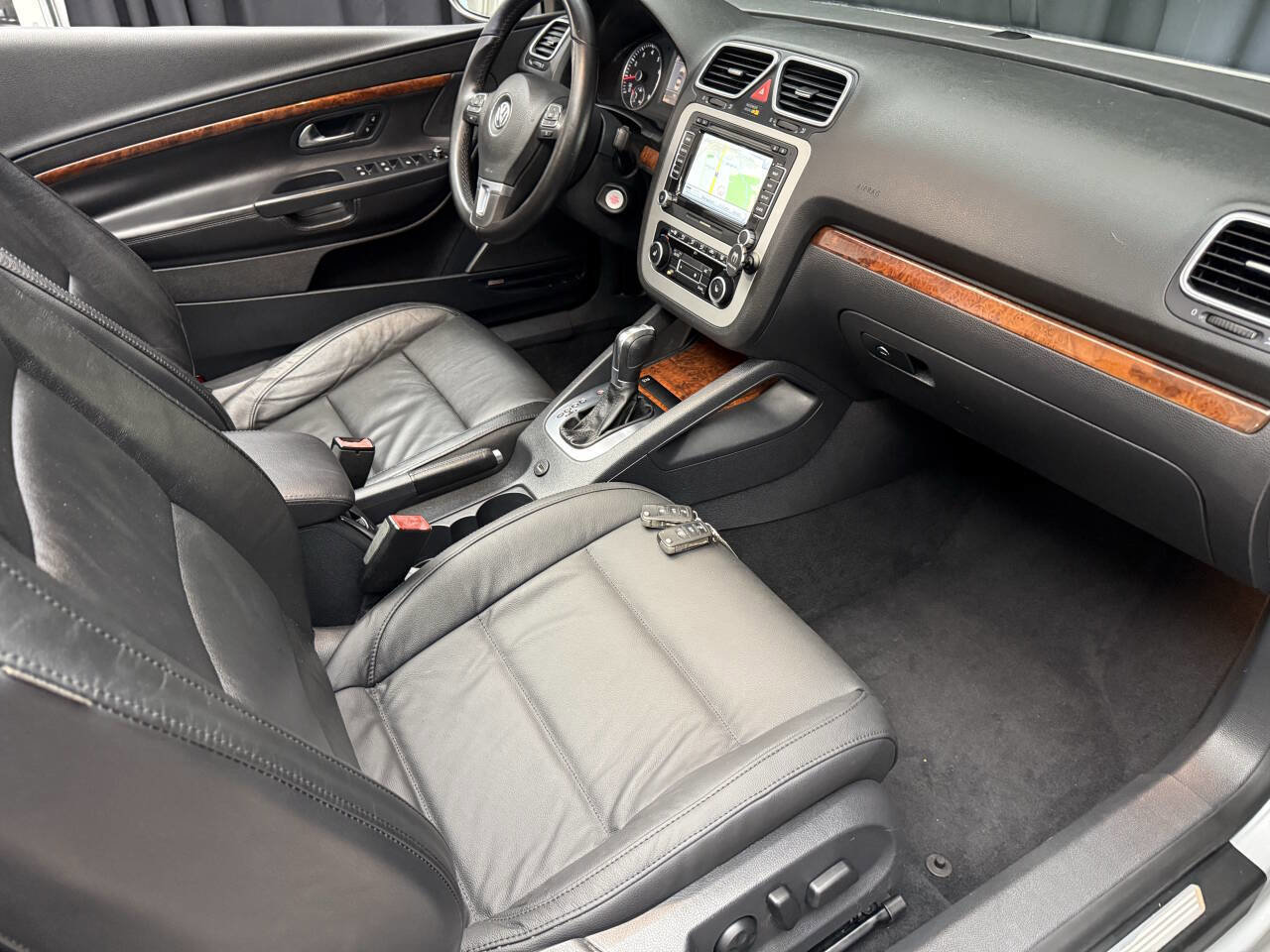 Used 2012 Volkswagen Eos Lux FWD image 26