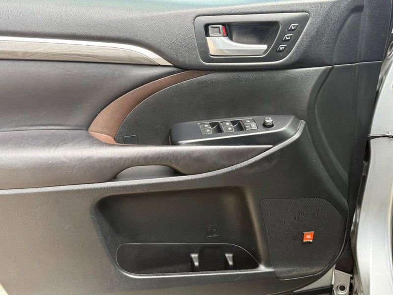 Used 2017 Toyota Highlander Limited w/ Carpet Mat Package AWD/4WD image 27