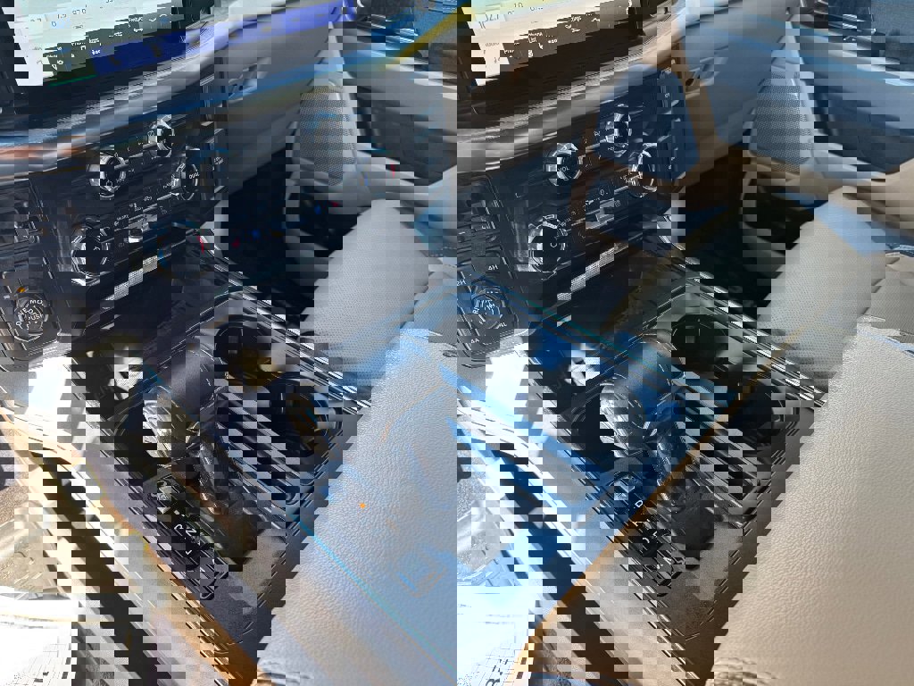 Used 2022 Ford F150 Lariat w/ Max Trailer Tow Package image 17