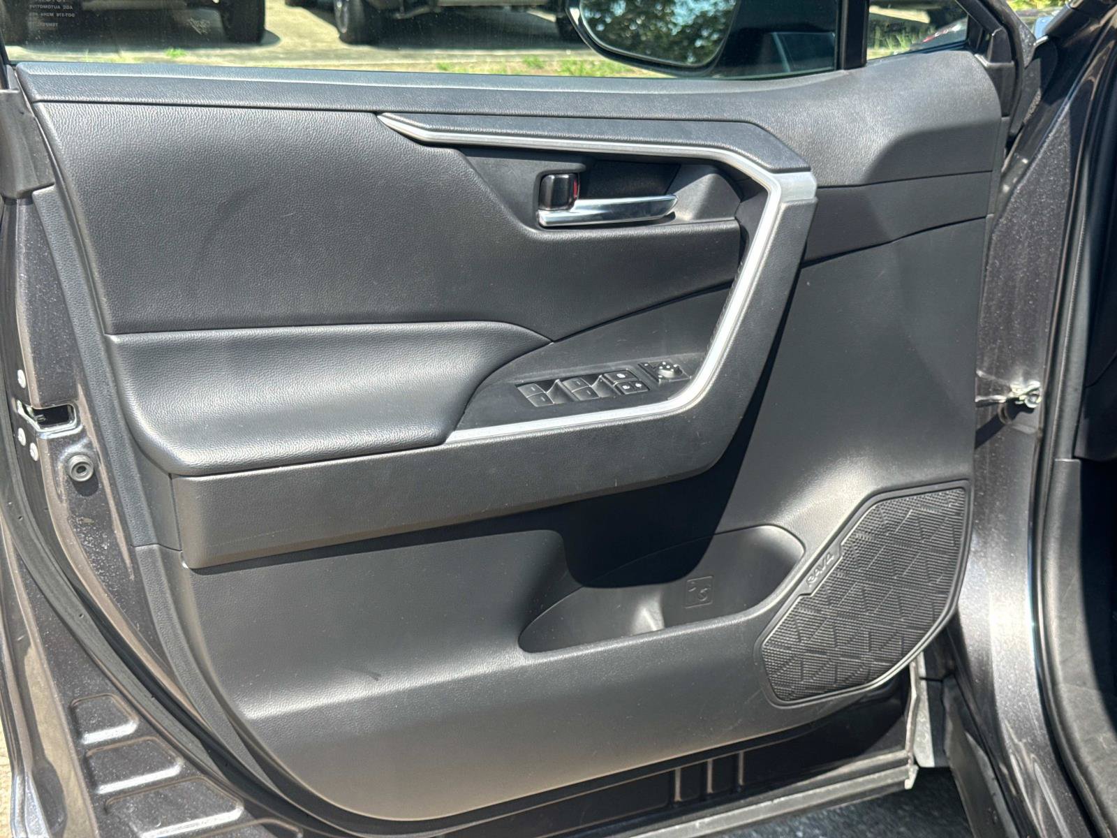 Used 2024 Toyota RAV4 XLE FWD image 16