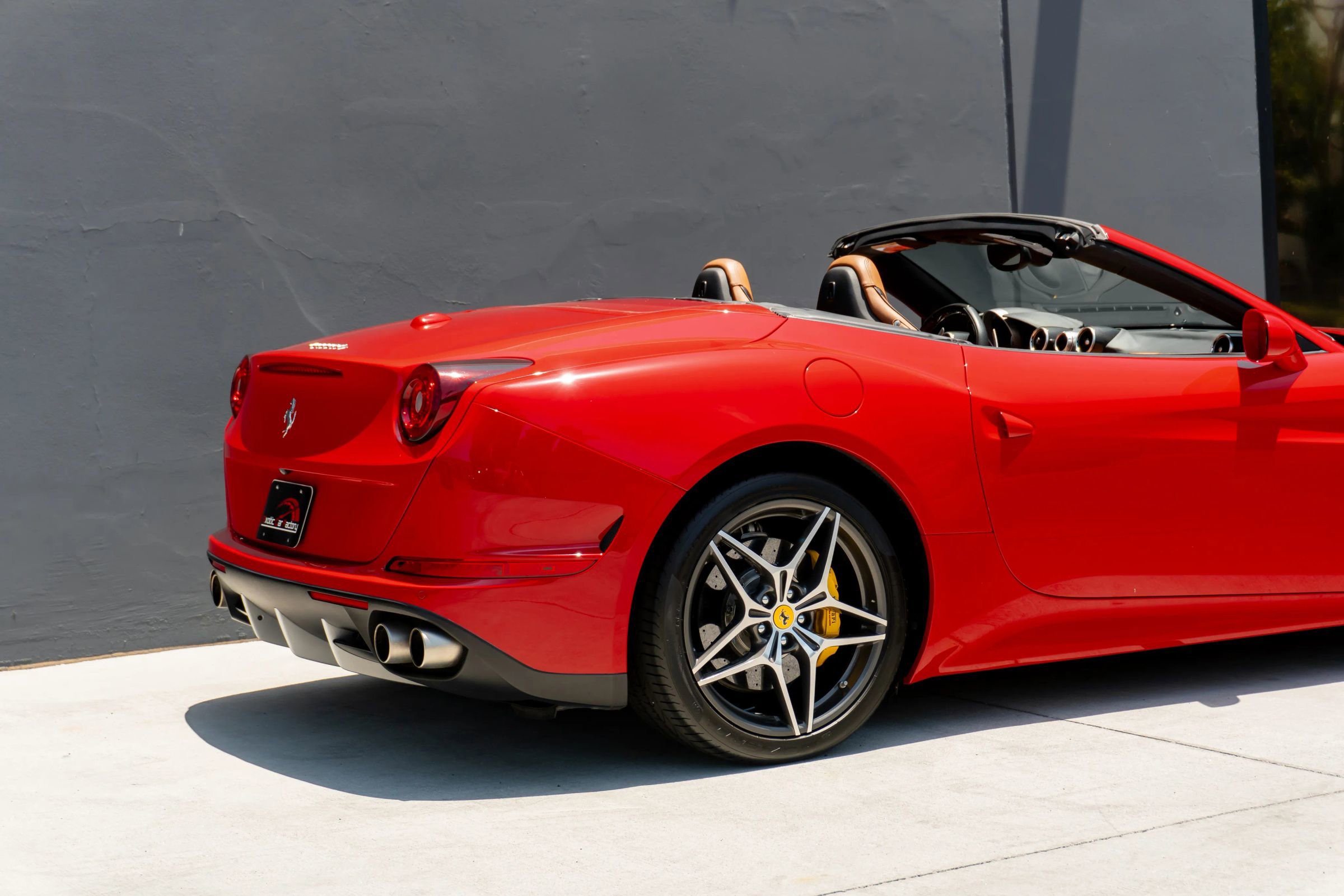 Used 2016 Ferrari California T RWD image 32