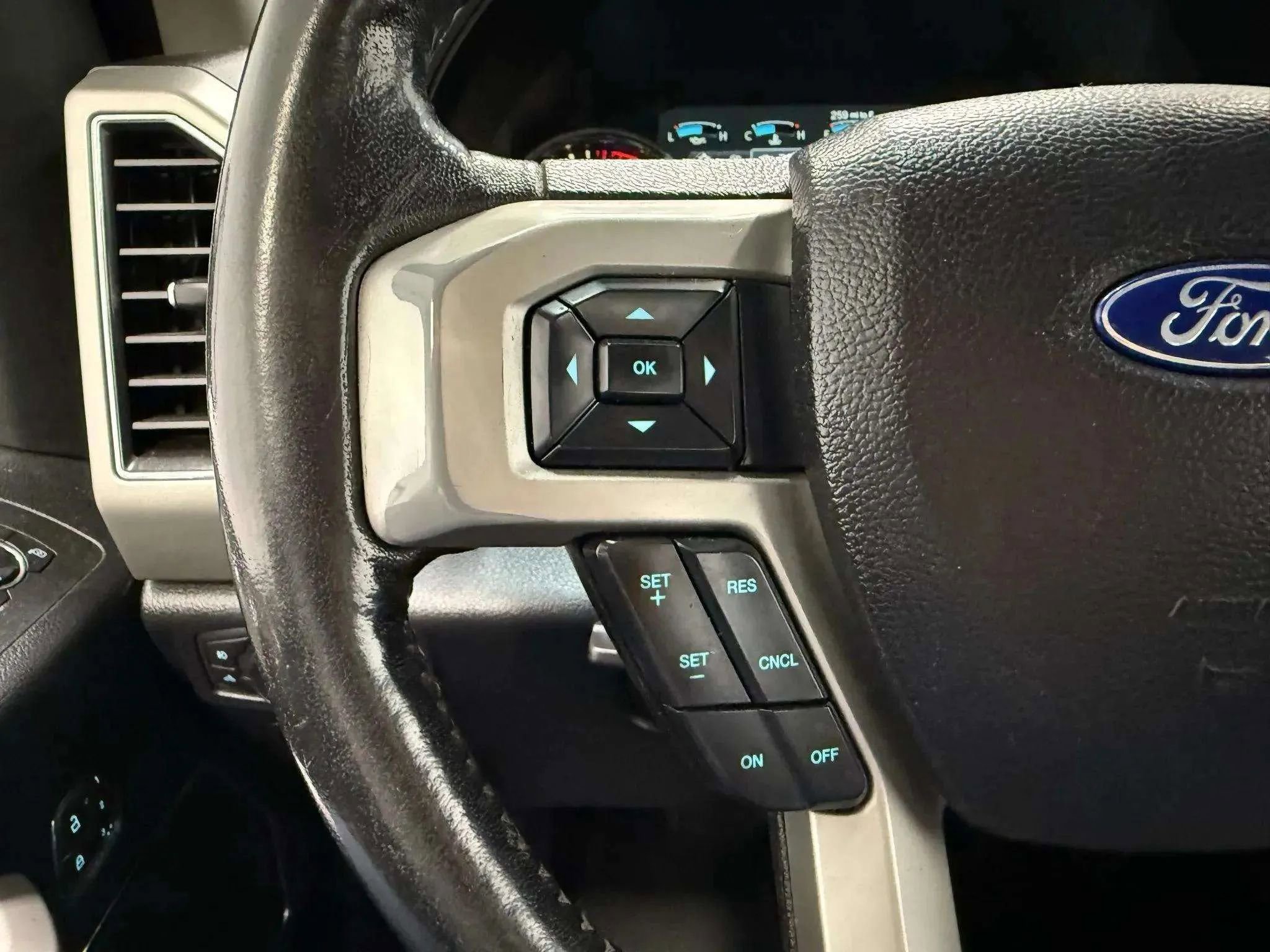 Used 2019 Ford F150 Lariat image 25