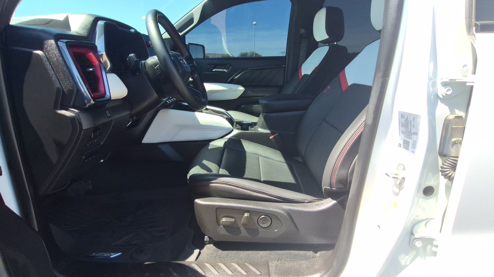 Used 2023 GMC Canyon AT4X w/ Edition 1 AWD/4WD image 15